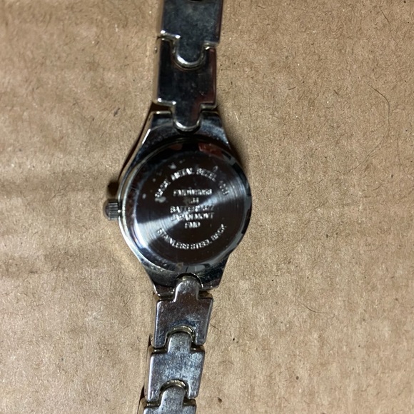 Stainless Steel Pink Heart Faced Watch New Battery - Picture 3 of 4